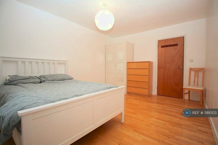 2 Bedroom Flat To Rent In Fairlop Road, London, E11