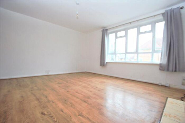 3 Bedroom Flat To Rent In Lancaster Road, Enfield, EN2