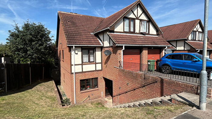 4 Bedroom Terraced House For Sale In Beacon Drive, Bean, DA2
