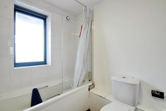 1 Bedroom Flat To Rent In Willow Court, Meadfield Road, Langley, SL3