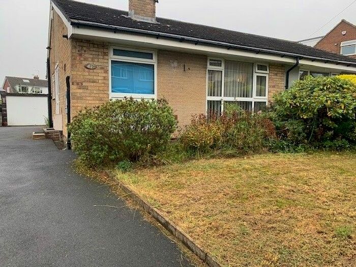 2 Bedroom Semi-Detached Bungalow To Rent In Creskeld Way, Allerton, Bradford, BD15
