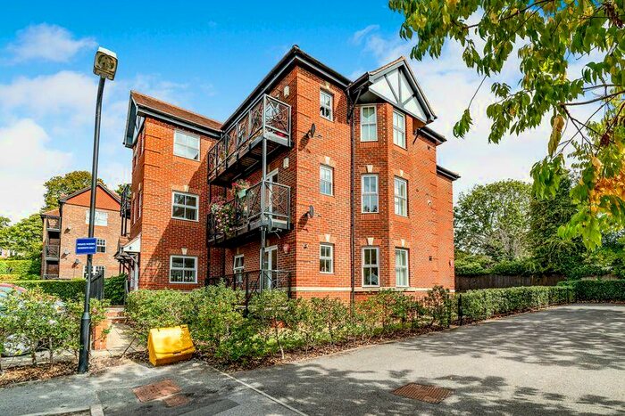 1 Bedroom Flat To Rent In Westview, High Wycombe, HP13