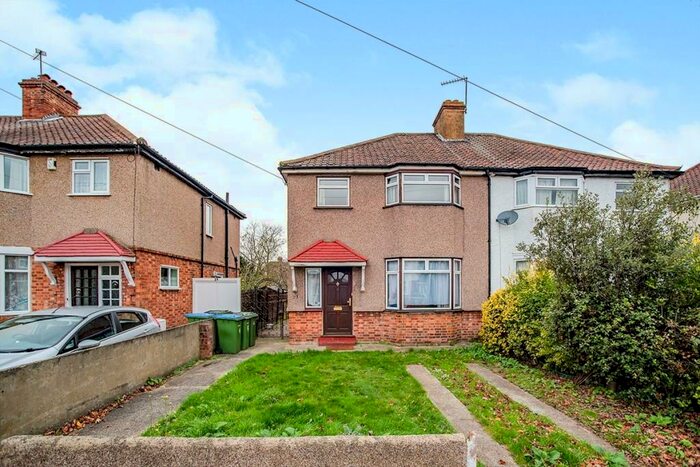 3 Bedroom Semi-Detached House To Rent In Sutlej Road, London, SE7