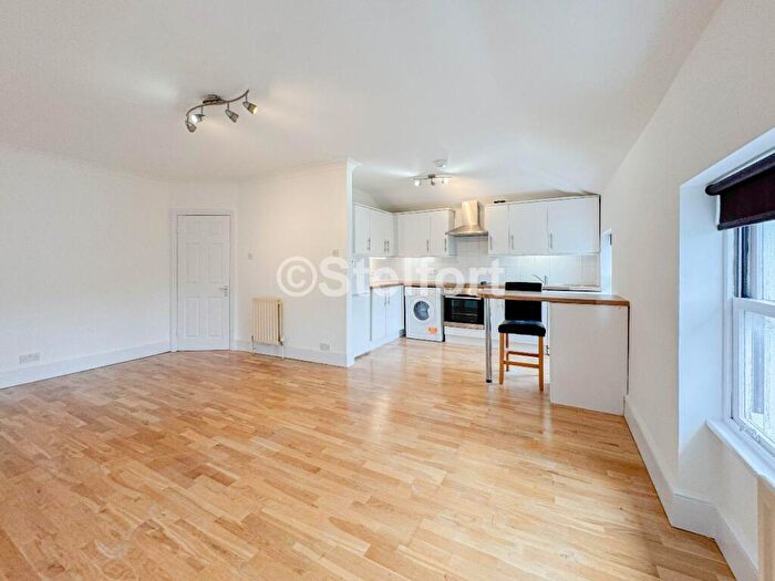 2 Bedroom Flat To Rent In St. Augustines Road, London, NW1
