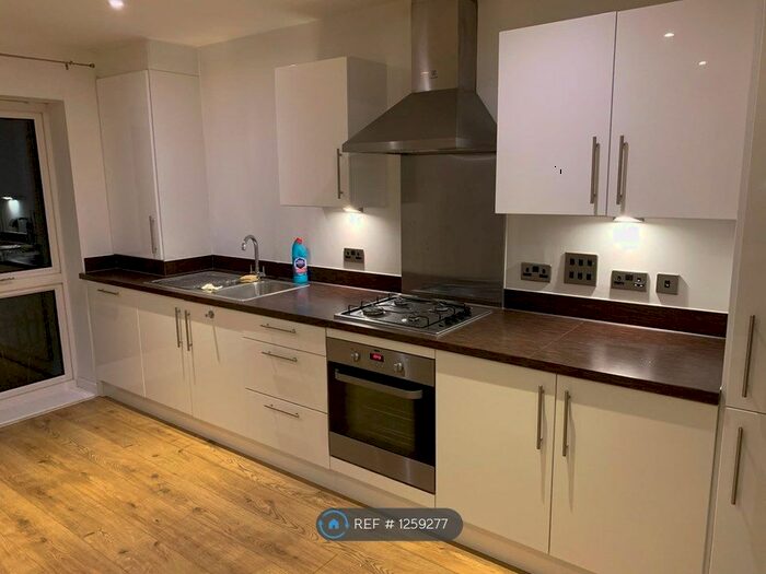 2 Bedroom Flat To Rent In Pinnacle House, Kent BR5