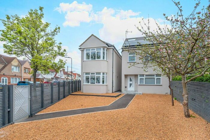 Studio To Rent In Downing Drive, Greenford, UB6