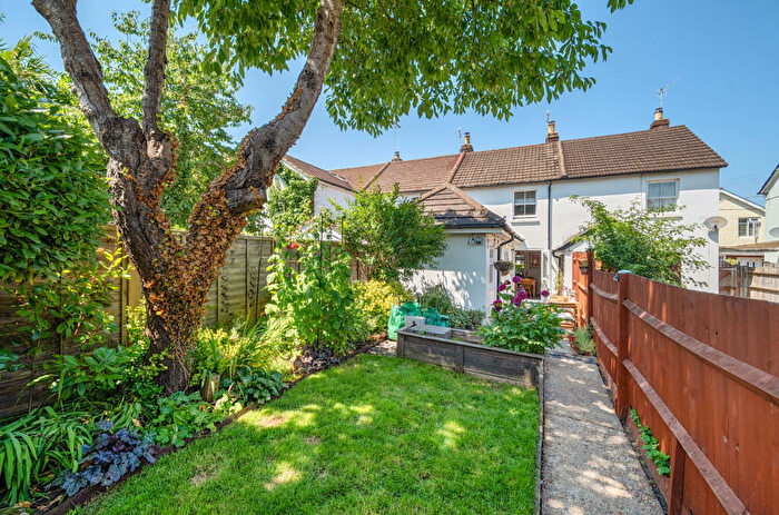 2 Bedroom Terraced House For Sale In Grove Road, Alton, Hampshire, GU34