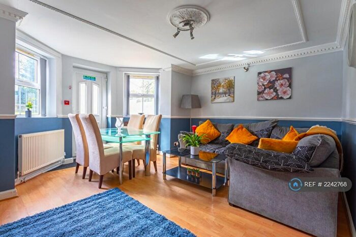 3 Bedroom Flat To Rent In Harrogate Road, Leeds, LS7
