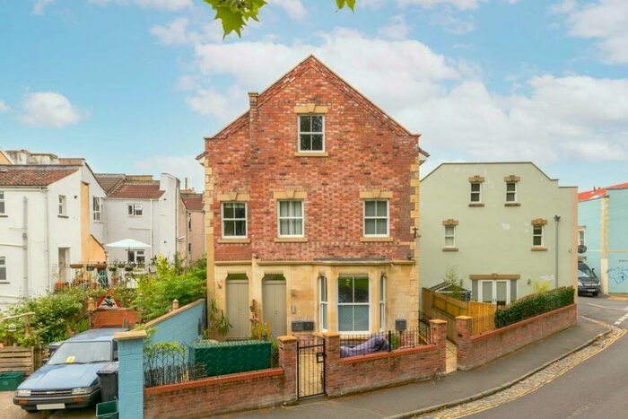 2 Bedroom Apartment To Rent In Hill Avenue, Totterdown, Bristol, BS3