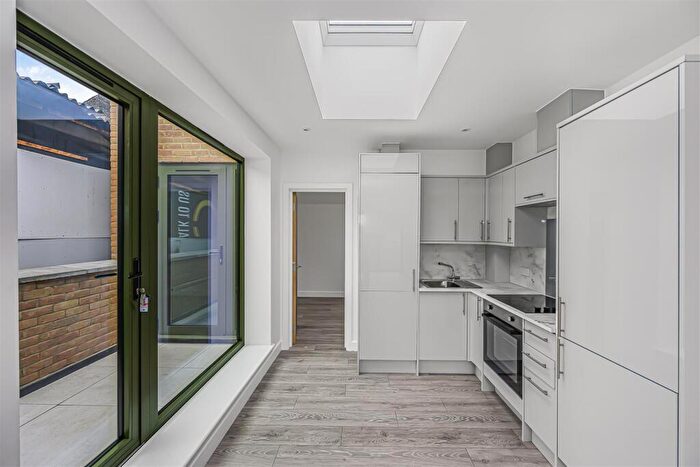 2 Bedroom Flat To Rent In High Street, Walthamstow, E17