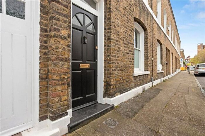 3 Bedroom Flat To Rent In Quilter Street, Jesus Green, E2
