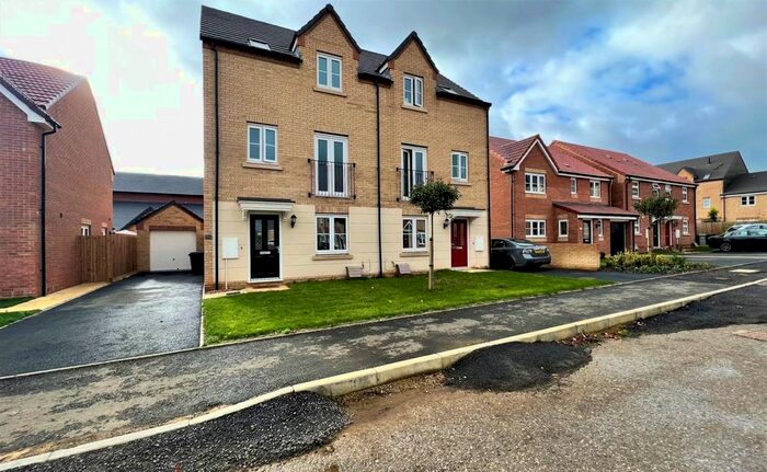 4 Bedroom Semi-Detached House For Sale In Tollesbury Avenue, Barleythorpe, LE15