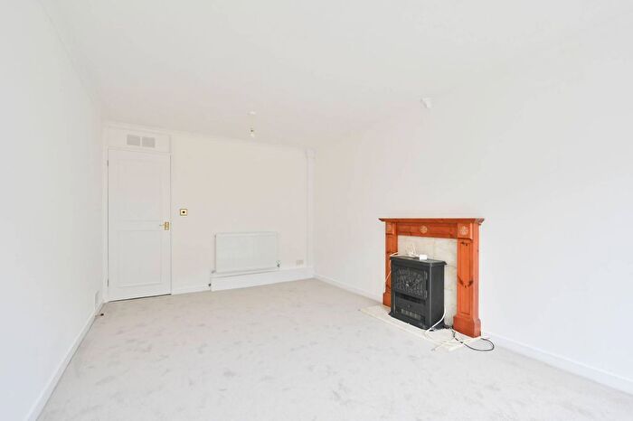 2 Bedroom Terraced House To Rent In Bushey, Bushey, WD23