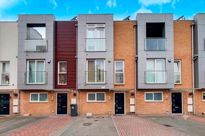 4 Bedroom Terraced House To Rent In Pontes Avenue, Hounslow, TW3
