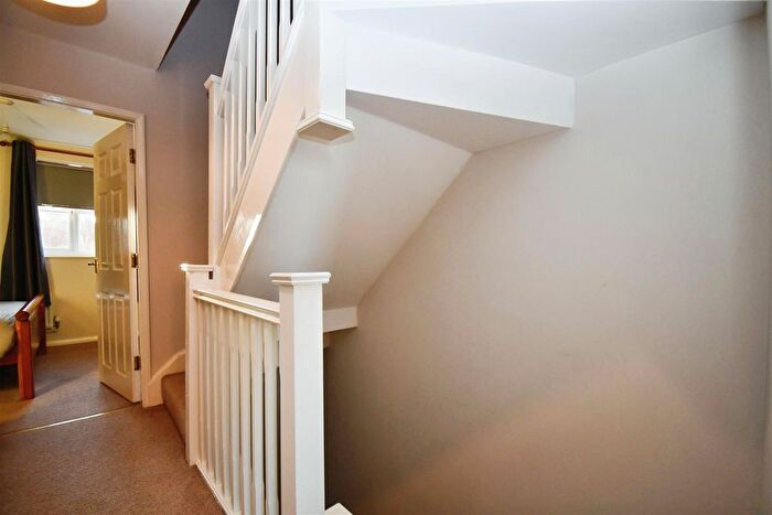 3 Bedroom Town House For Sale In Heatherwood Court, Bransholme, Hull, HU7