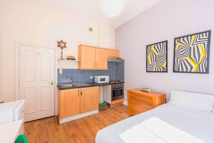 Studio To Rent In Gloucester Road, South Kensington, London, SW5