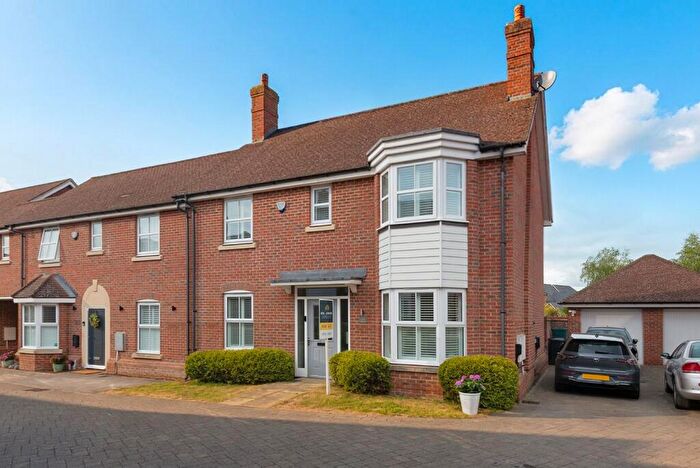 4 Bedroom Semi-Detached House For Sale In Atlas Close, Kings Hill, West Malling, Kent, ME19