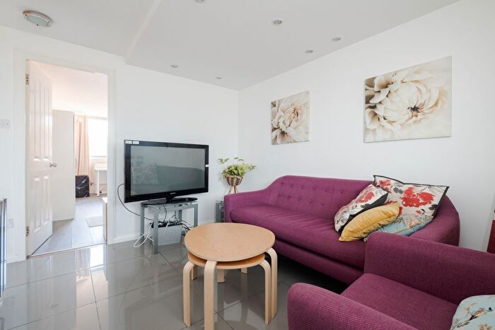 3 Bedroom Flat To Rent In Hatton Garden, London, EC1N