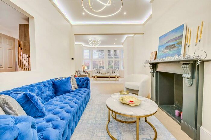 5 Bedroom Semi-Detached House To Rent In Forthbridge Road, SW11