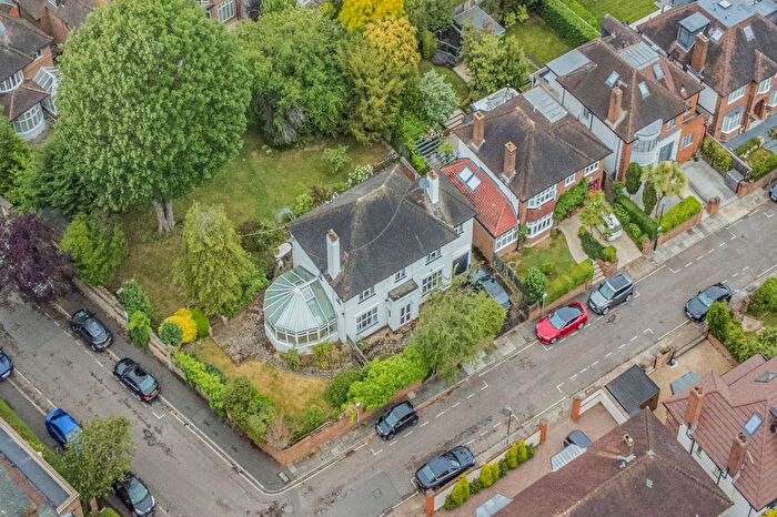 4 Bedroom Detached House For Sale In Chester Avenue, Richmond, TW10