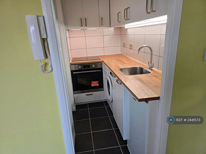 1 Bedroom Flat To Rent In Celandine Drive, Luton, LU3