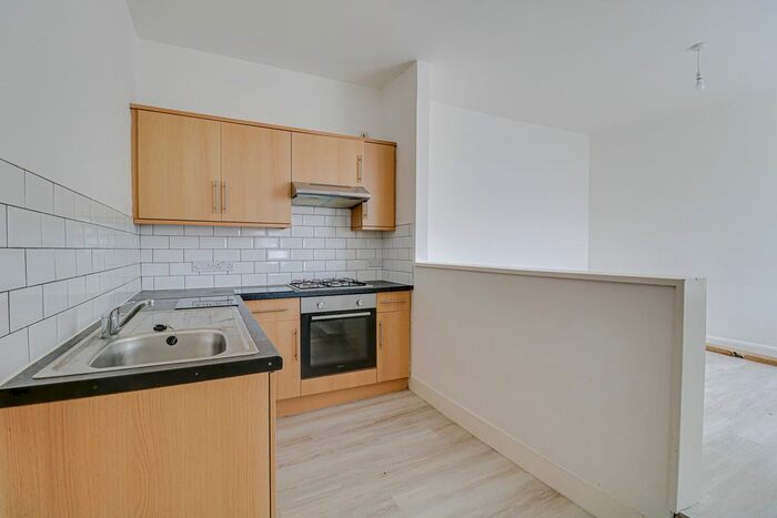 2 Bedroom Flat To Rent In York Road, Southend-On-Sea, SS1