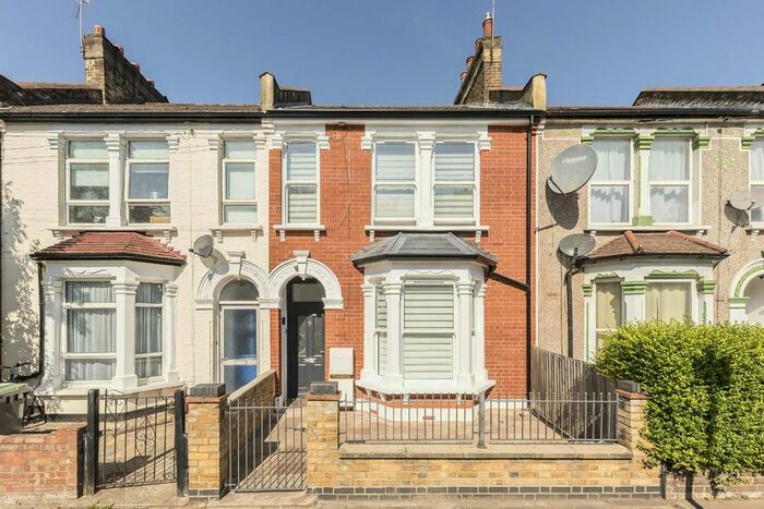 2 Bedroom Flat To Rent In Farley Road, London, SE6