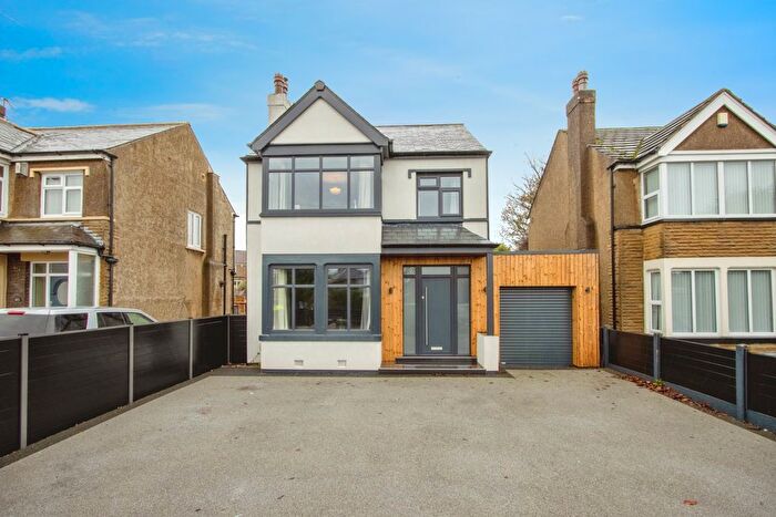 4 Bedroom Detached House For Sale In Ring Road, Leeds, LS15