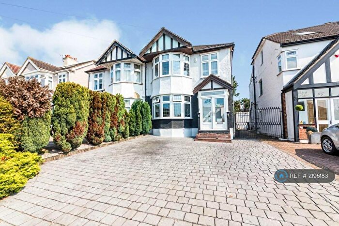 4 Bedroom Semi-Detached House To Rent In The Avenue, West Wickham, BR4