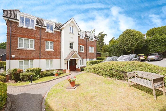 2 Bedroom Flat For Sale In Canonsfield Road, Welwyn, AL6