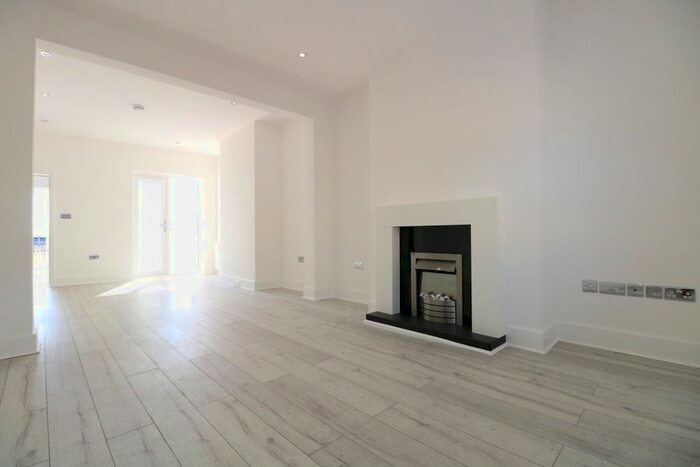 5 Bedroom Semi-Detached House To Rent In Wells House Road, London, NW10