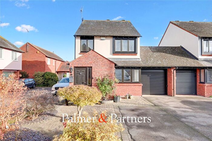 3 Bedroom Link Detached House For Sale In Crouch Beck, South Woodham Ferrers, Chelmsford, Essex, CM3