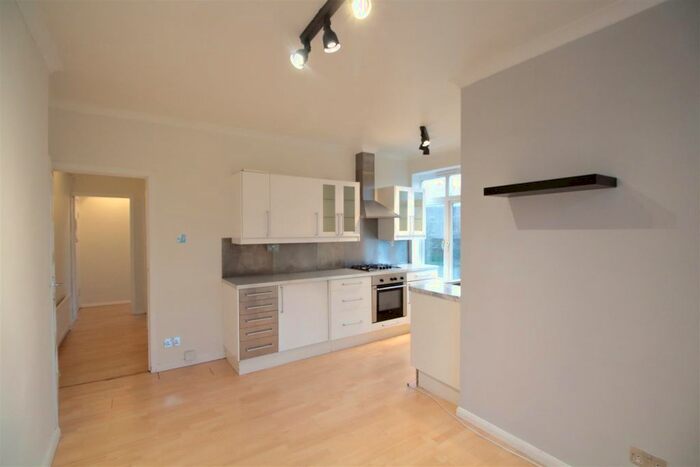 2 Bedroom Flat To Rent In Brixton Hill, London, SW2