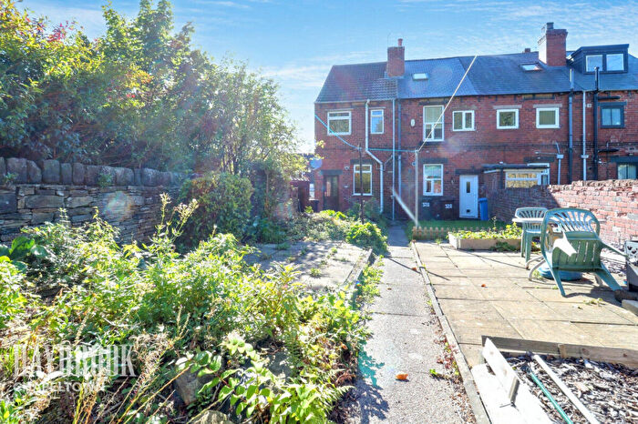 3 Bedroom End Of Terrace House For Sale In Burncross Road, Burncross, S35