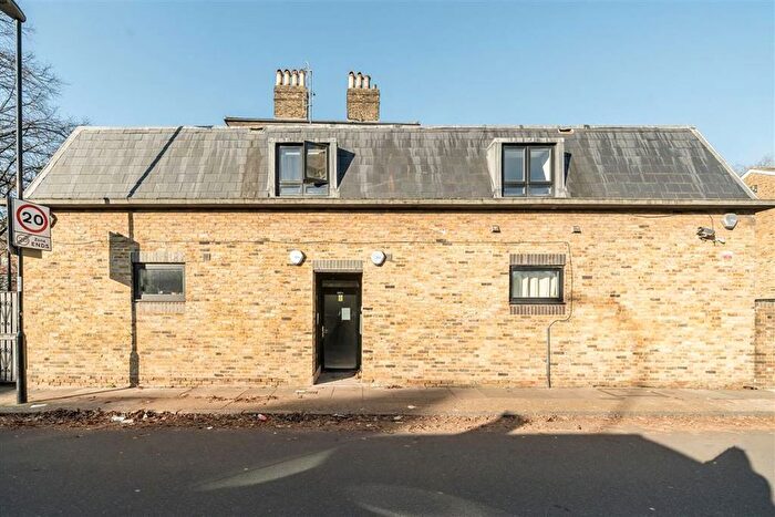 2 Bedroom Semi Detached House To Rent In Lewisham Way, Brockley, SE4