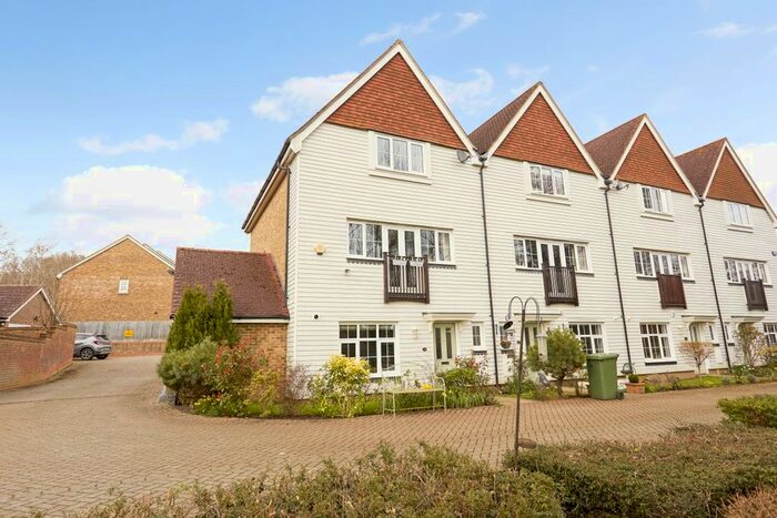 4 Bedroom Town House To Rent In Hopgarden Close, Lamberhurst, Tunbridge Wells, TN3