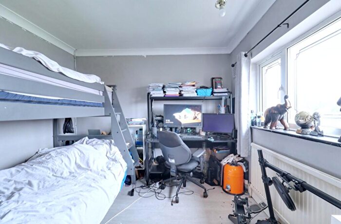 3 Bedroom Terraced House For Sale In Manor Close, Aveley, South Ockendon, RM15