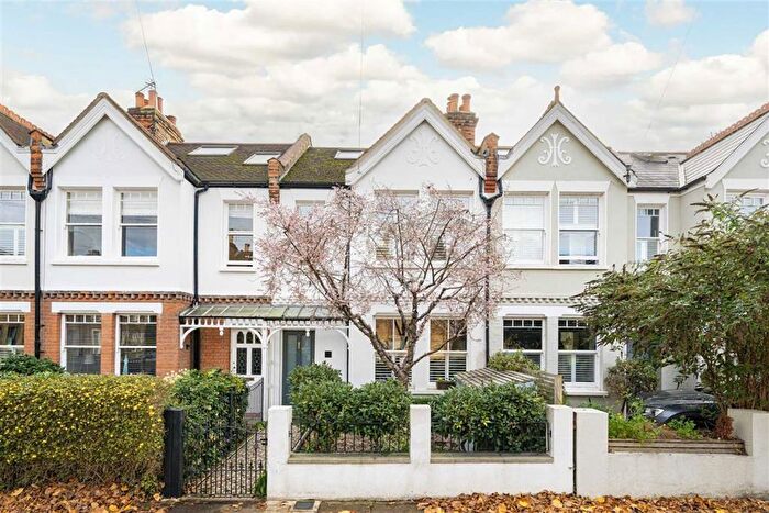 4 Bedroom Property For Sale In Gomer Gardens, Teddington, TW11