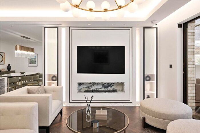 2 Bedroom Flat For Sale In Three Kings, Mayfair, London, W1K