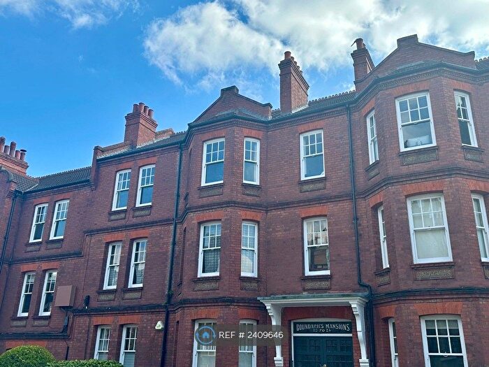 3 Bedroom Flat To Rent In Boundaries Road, London, SW12