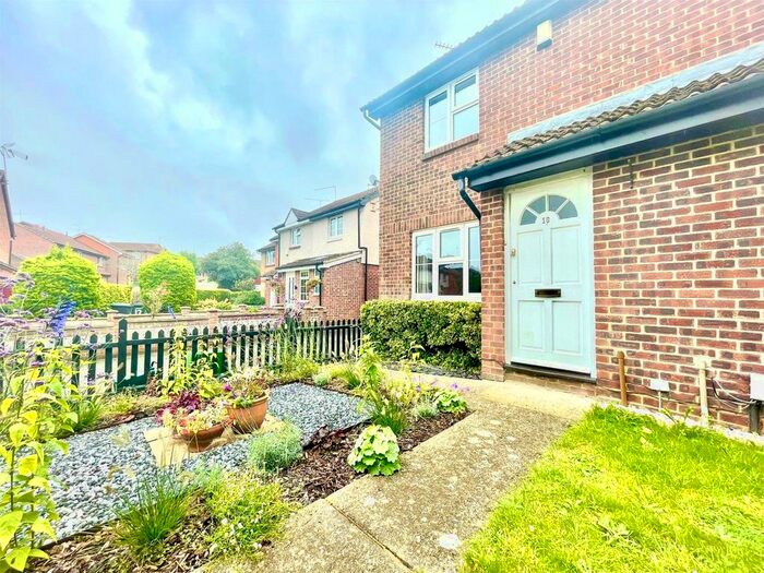 3 Bedroom End Of Terrace House To Rent In Huscarle Way, Tilehurst, Berkshire, RG31