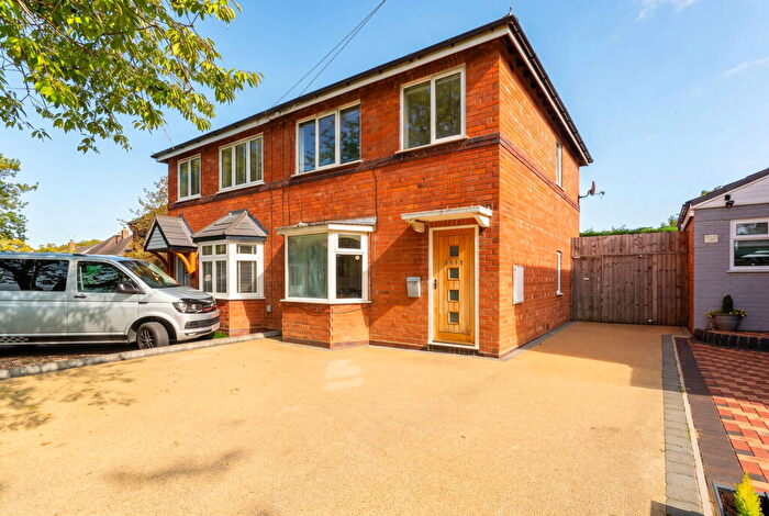 3 Bedroom Semi-Detached House For Sale In Stratford Road, Hockley Heath, B94