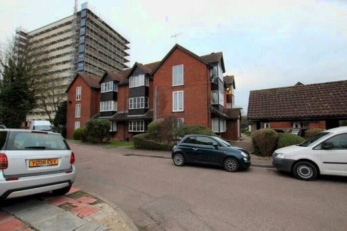 Studio To Rent In Mahon Close, Enfield, EN1