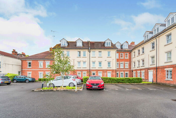 1 Bedroom Flat To Rent In Chatfield House, Southampton Road, Eastleigh, SO50