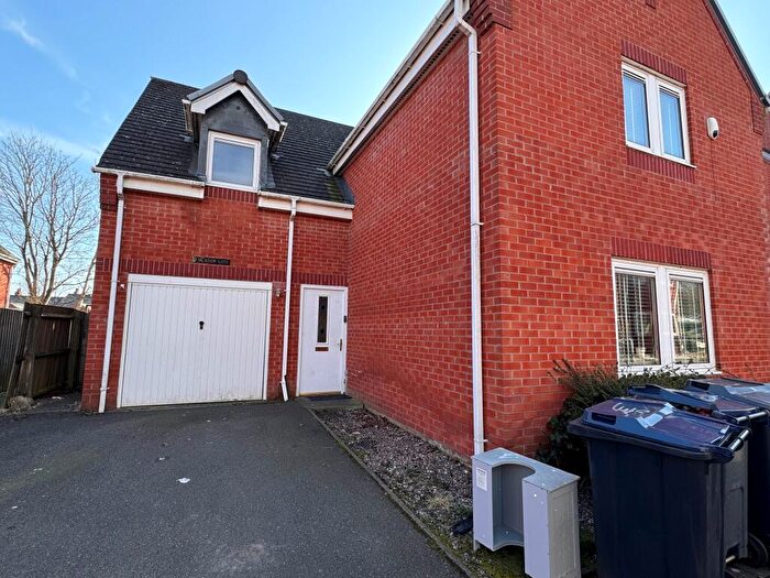 4 Bedroom Semi-Detached House To Rent In Meadow Gate, Northfield, B31