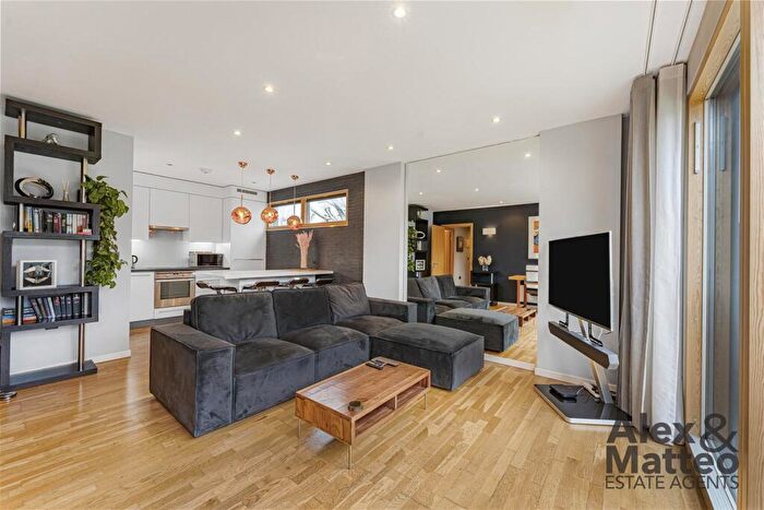 1 Bedroom Flat For Sale In St. James's Road, Bermondsey, SE16