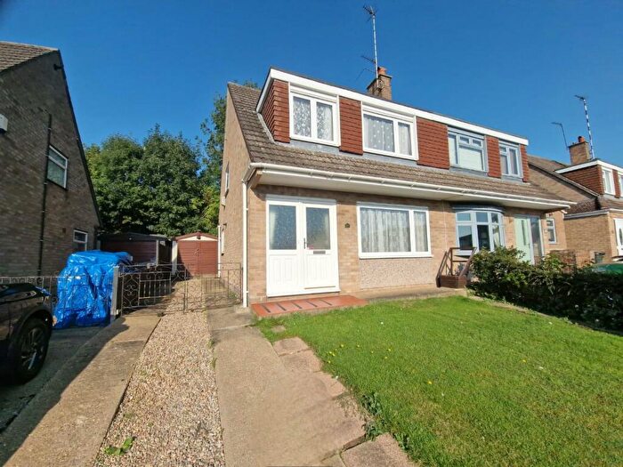 3 Bedroom Semi-Detached House For Sale In Pantolf Place, Rugby, CV21
