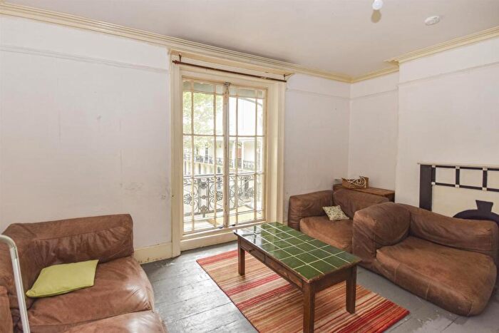 1 Bedroom Apartment To Rent In Russell Square, Brighton, East Sussex, BN1