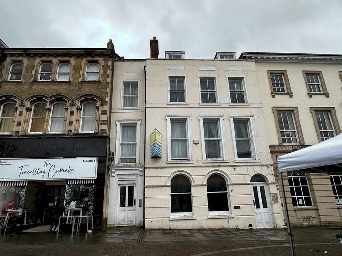 2 Bedroom Flat To Rent In High Street, Andover, SP10