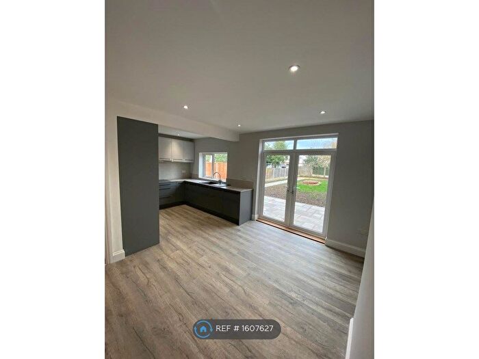 3 Bedroom Semi-Detached House To Rent In Richmond Rd, Rugby, CV21